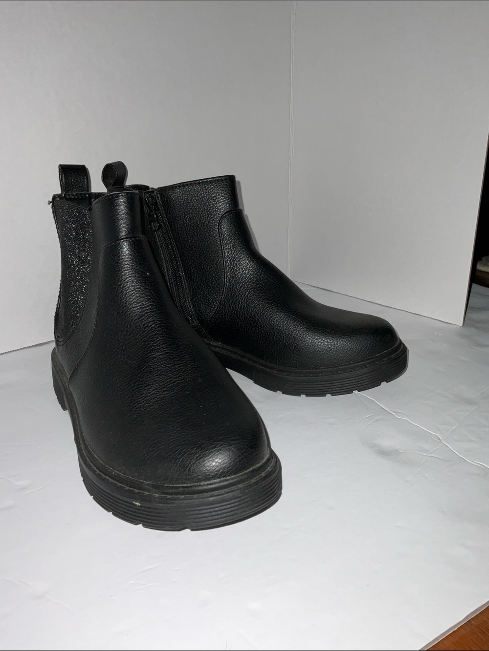 Classic Black Girl’sChelsea Boot - Sleek Zip Ankle Boot Sz 4